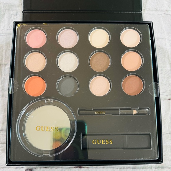Guess Eye Nude Look Book NWT - Picture 3 of 10